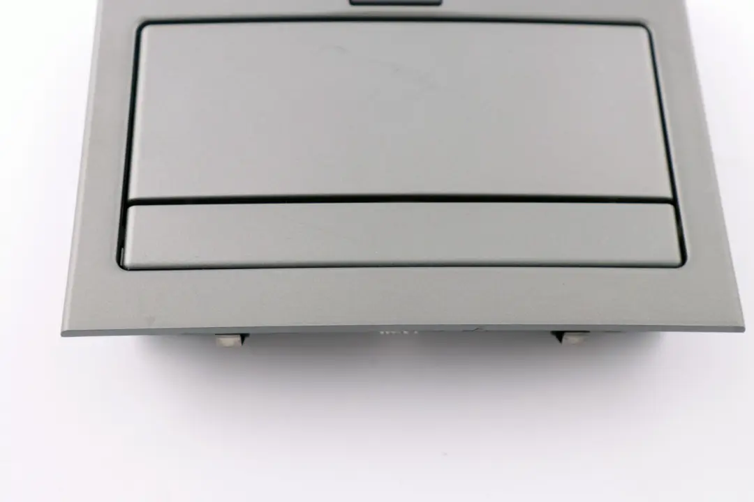 Einsatz Konsole Make-up Spiegel hinten für BMW 7 er E65 E66 E67 mit Teilenummer 6964036 BMW 7 er E65 E66 E67 Einsatz Konsole Make-up Spiegel hinten - SKU 6964036 - Teilenummer 6964036