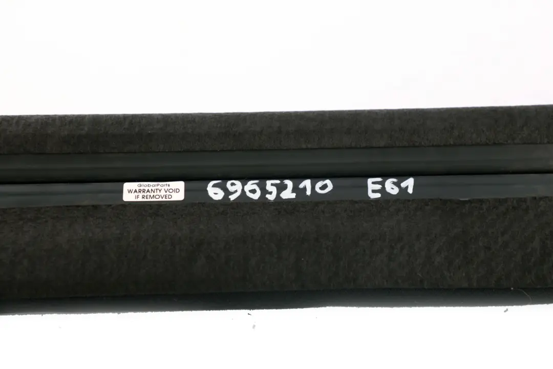 Riferimento Listello Tessuto Antracite per BMW E61 E61N con numero di parte 6965210 BMW E61 E61N Riferimento Listello Tessuto Antracite - SKU 6965210 - Numero di parte 6965210