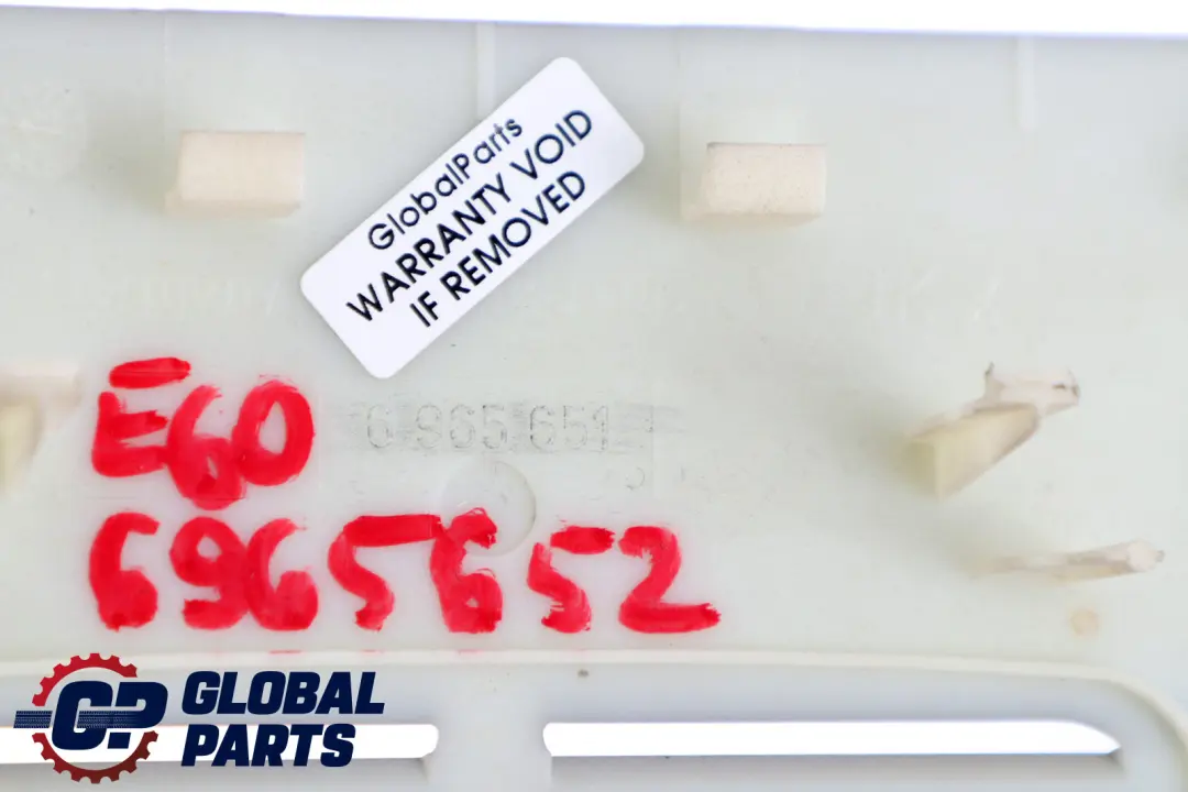 Copertura Anteriore Tetto Allarme Antifurto Ultrasuoni Grigia per BMW E60 con numero di parte 6965651 BMW E60 Copertura Anteriore Tetto Allarme Antifurto Ultrasuoni Grigia - SKU 6965652 - Numero di parte 6965651