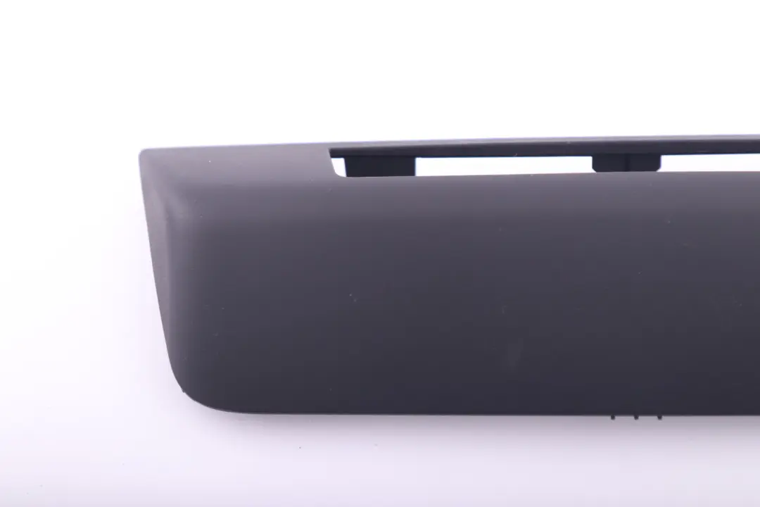 Coperchio unità interruttore LCI Console centrale per BMW E81 E87 E87N con numero di parte 6965767 BMW E81 E87 E87N Coperchio unità interruttore LCI Console centrale - SKU 6965767 - Numero di parte 6965767