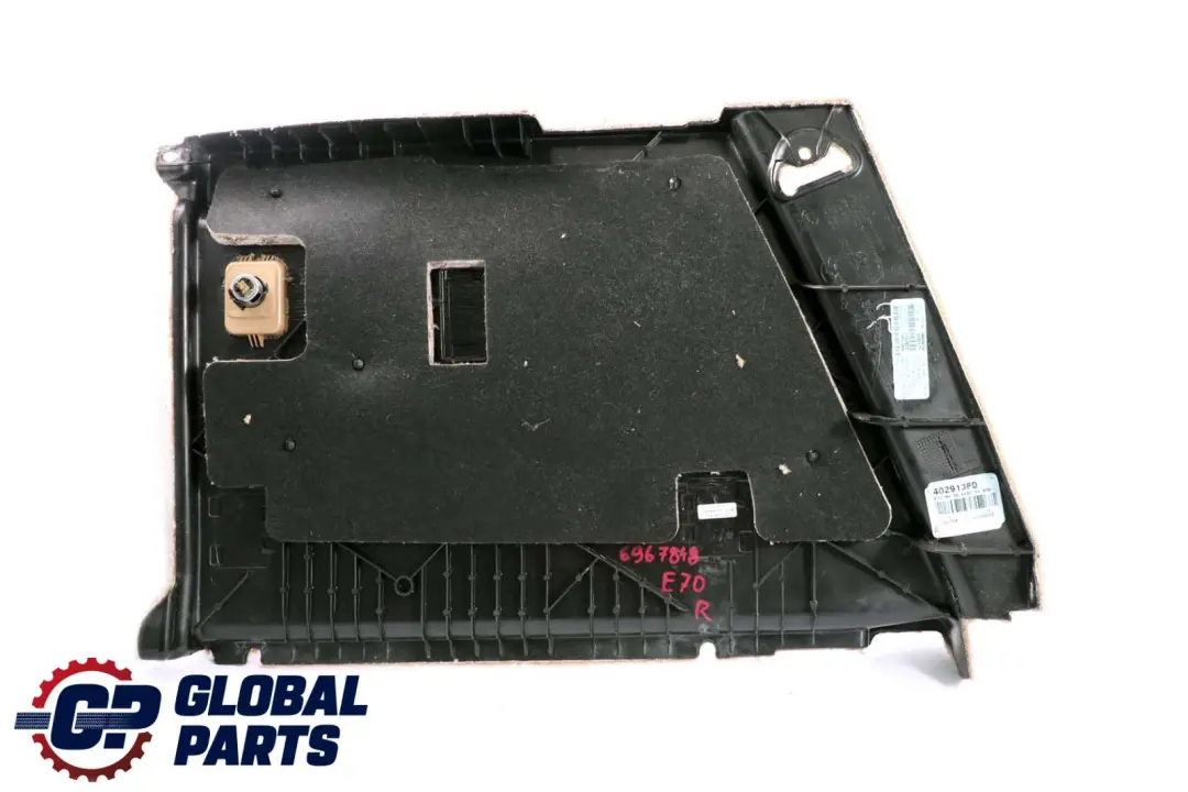 Embellecedor Lateral Maletero Lado Derecho Beige para BMW X5 E70 con número de pieza 6967848 BMW X5 E70 Embellecedor Lateral Maletero Lado Derecho Beige - SKU 6967848 - Número de pieza 6967848