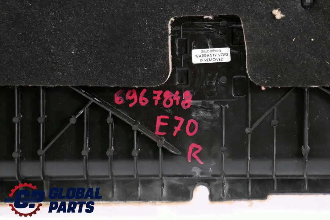 Boczek Bagażnika Beżowy Prawy Tył do BMW X5 E70 o numerze 6967848 BMW X5 E70 Boczek Bagażnika Beżowy Prawy Tył - SKU 6967848 - Numer Części 6967848