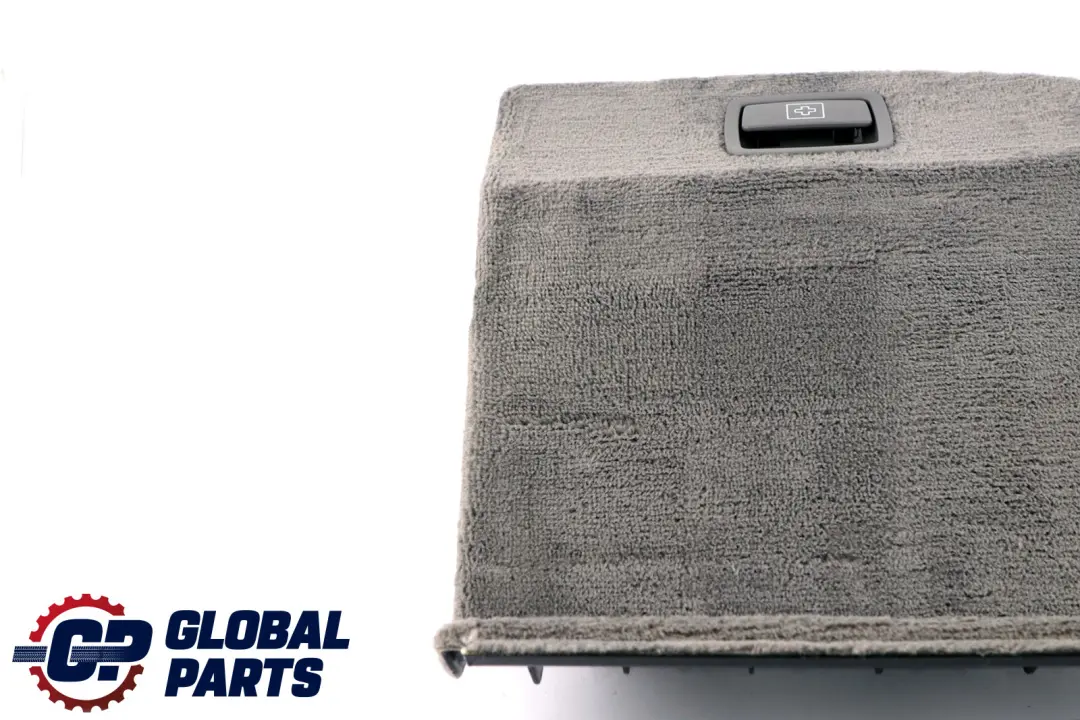 Tapicerka bagażnika prawa 7050368 do BMW E61 o numerze 6968334 BMW E61 Tapicerka bagażnika prawa 7050368 - SKU 6968334 - Numer Części 6968334