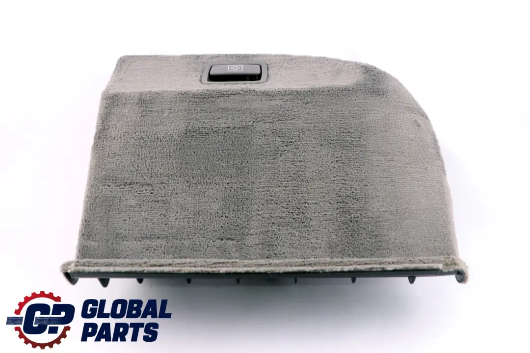 Tapicerka bagażnika prawa 7050368 do BMW E61 o numerze 6968334 BMW E61 Tapicerka bagażnika prawa 7050368 - SKU 6968334 - Numer Części 6968334