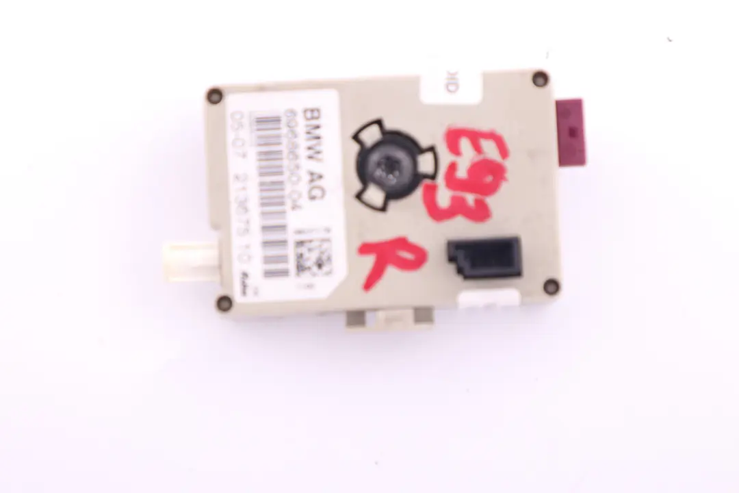 Reihe E93 E93N LCI Antennenverstärker AM/FM rechts 6520 für BMW 3 mit Teilenummer 6968650 BMW 3 Reihe E93 E93N LCI Antennenverstärker AM/FM rechts 6520 - SKU 6968650 - Teilenummer 6968650