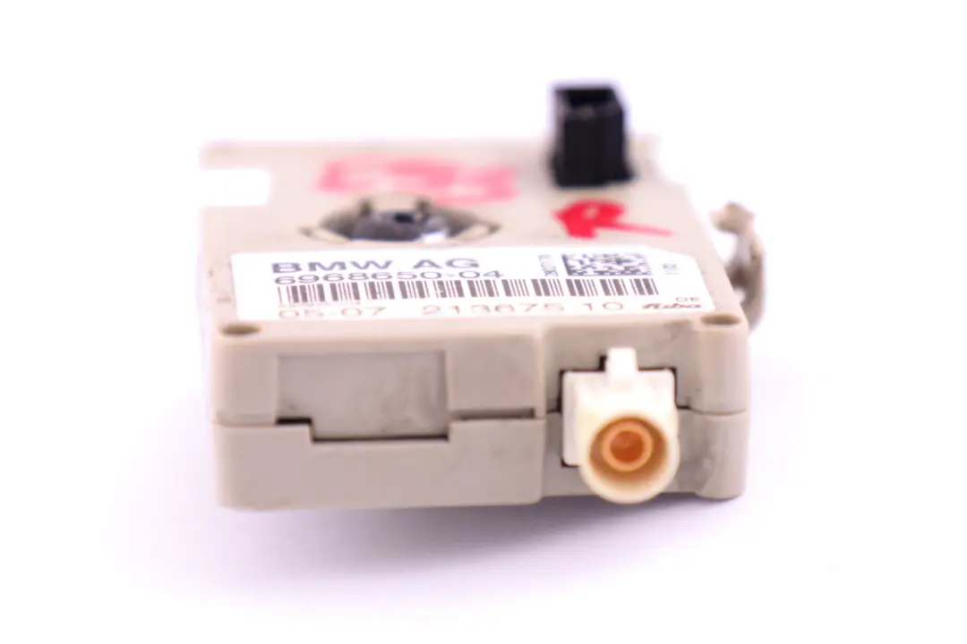 E93N LCI Aerial Antenna Amplifier FM/AM Right O/S to BMW 3 Series E93 with Part number 6968650 BMW 3 Series E93 E93N LCI Aerial Antenna Amplifier FM/AM Right O/S - SKU 6968650 - Part number 6968650