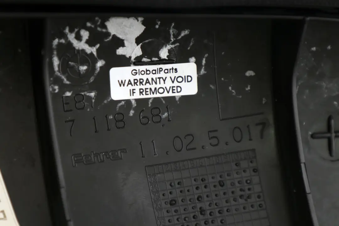 Boczek kanapy lewy materiał do BMW E87 o numerze 6968811 BMW E87 Boczek kanapy lewy materiał - SKU 6968811 - Numer Części 6968811