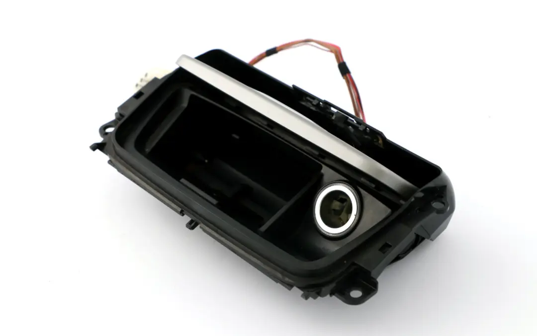 BMW E90 E91 Trim Posacenere Accendino Centro Console Argento Titan Light - SKU 6970139 - Numero di parte 6970139