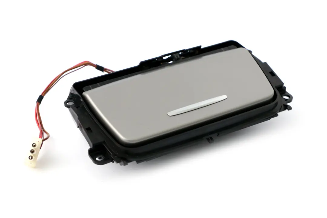 Popielniczka Przednia Schowek do BMW E90 E91 o numerze 6970139 BMW E90 E91 Popielniczka Przednia Schowek - SKU 6970139 - Numer Części 6970139