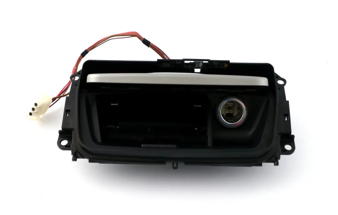 Trim Aschenbecher Feuerzeug Mittelkonsole Silber Titan Licht für BMW E90 E91 mit Teilenummer 6970139 BMW E90 E91 Trim Aschenbecher Feuerzeug Mittelkonsole Silber Titan Licht - SKU 6970139 - Teilenummer 6970139