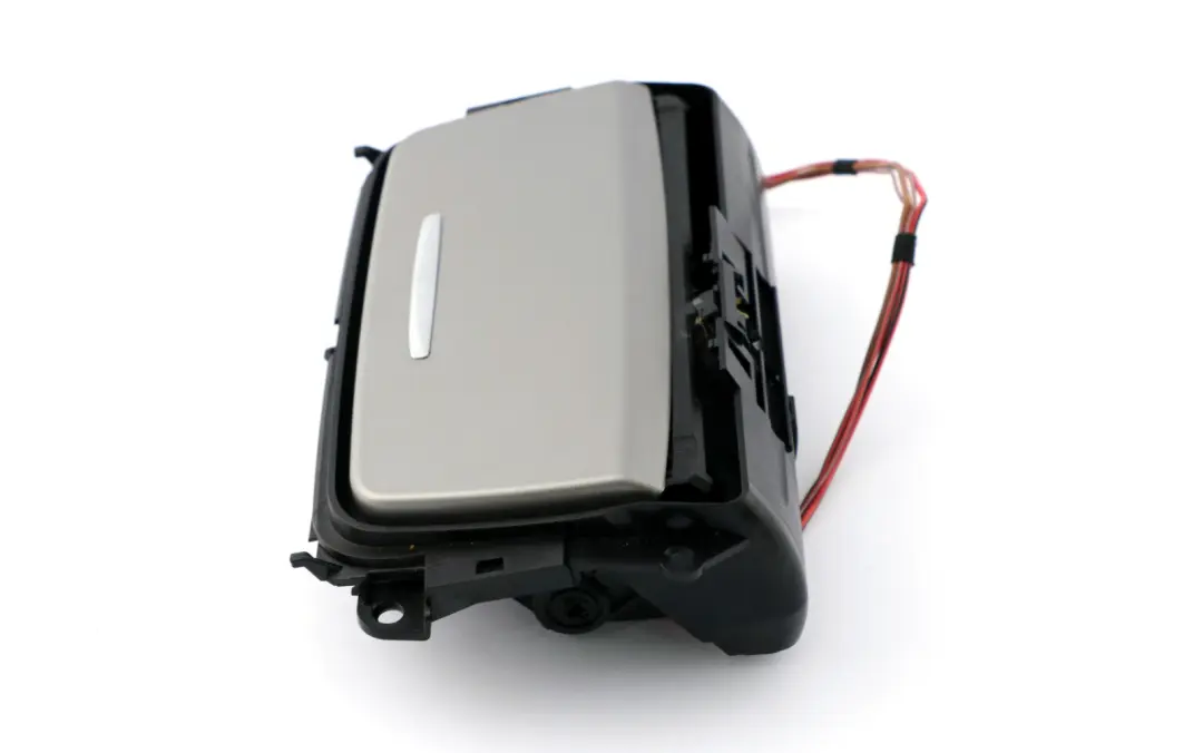 Trim Aschenbecher Feuerzeug Mittelkonsole Silber Titan Licht für BMW E90 E91 mit Teilenummer 6970139 BMW E90 E91 Trim Aschenbecher Feuerzeug Mittelkonsole Silber Titan Licht - SKU 6970139 - Teilenummer 6970139