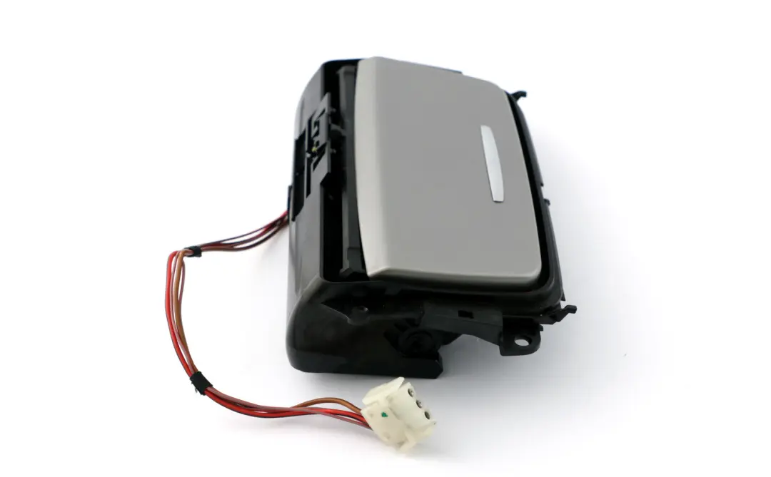 Embellecedor Cenicero Encendedor Consola Central Plata Titan Light para BMW E90 E91 con número de pieza 6970139 BMW E90 E91 Embellecedor Cenicero Encendedor Consola Central Plata Titan Light - SKU 6970139 - Número de pieza 6970139