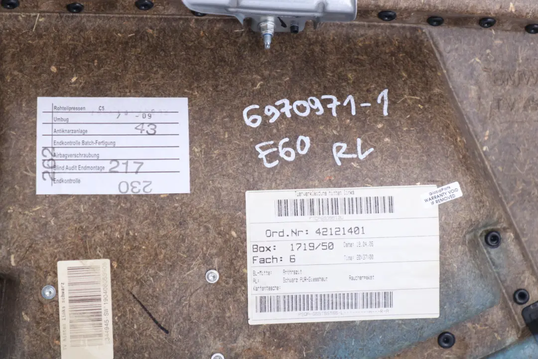 Pannello porta posteriore sinistra tessuto Anthracite per BMW E60 E61 con numero di parte 6970971 BMW E60 E61 Pannello porta posteriore sinistra tessuto Anthracite - SKU 6970971-1 - Numero di parte 6970971