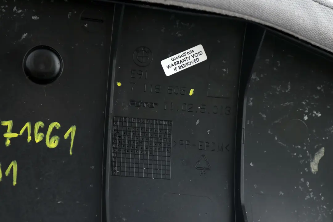 Série 3 E91 Garniture latérale en tissu siège arrière gauche gris 7118805 pour BMW à propos du numéro de pièce 6971661 BMW Série 3 E91 Garniture latérale en tissu siège arrière gauche gris 7118805 - SKU 6971661 - Numéro de pièce 6971661