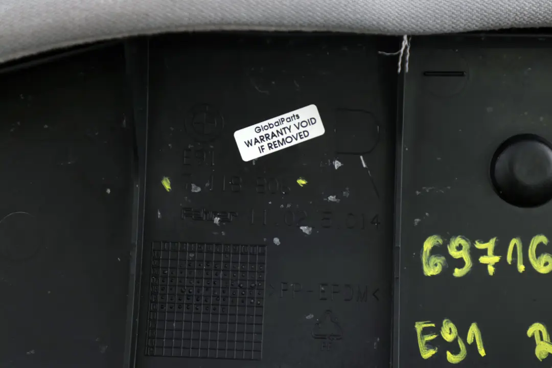 Boczek Osłona Bok Kanapy Prawy Tył Grau do BMW E91 o numerze 6971662 BMW E91 Boczek Osłona Bok Kanapy Prawy Tył Grau - SKU 6971662 - Numer Części 6971662