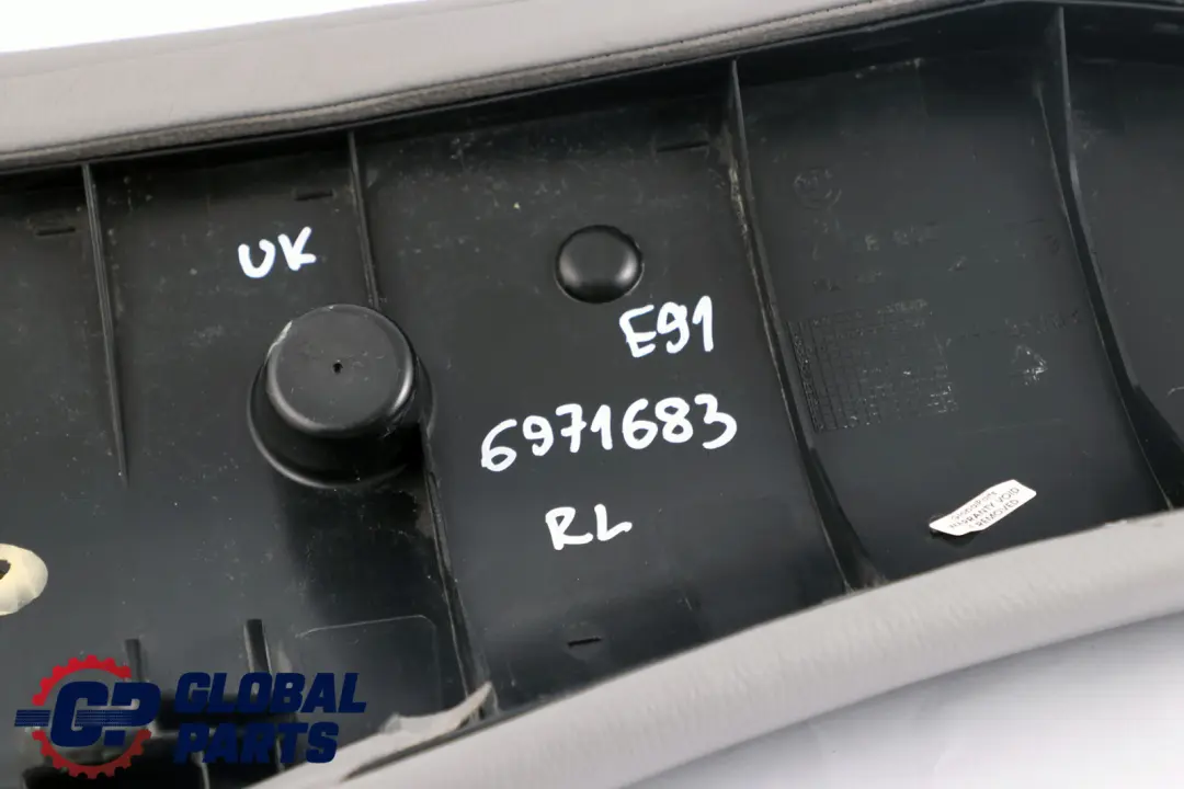 Finition latérale du siège arrière gauche en cuir Dakota Grey pour BMW E91 à propos du numéro de pièce 6971683 BMW E91 Finition latérale du siège arrière gauche en cuir Dakota Grey - SKU 6971683 - Numéro de pièce 6971683