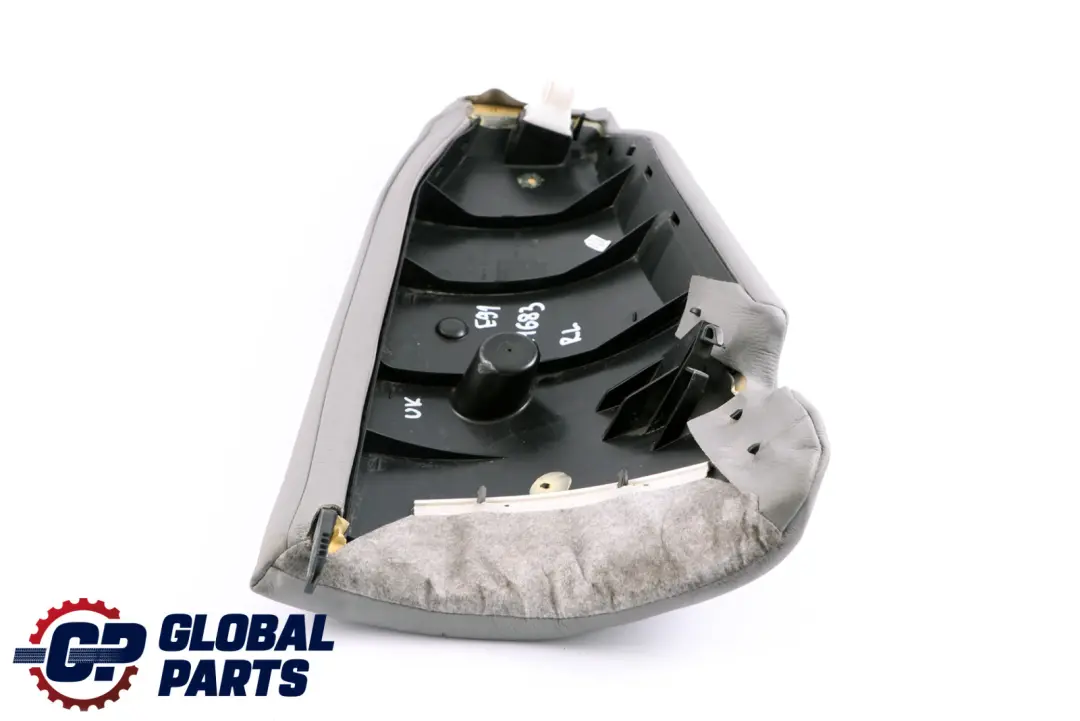 Sedile posteriore sinistro Finitura laterale pelle Grigio Dakota per BMW E91 Touring con numero di parte 6971683 BMW E91 Touring Sedile posteriore sinistro Finitura laterale pelle Grigio Dakota - SKU 6971683 - Numero di parte 6971683