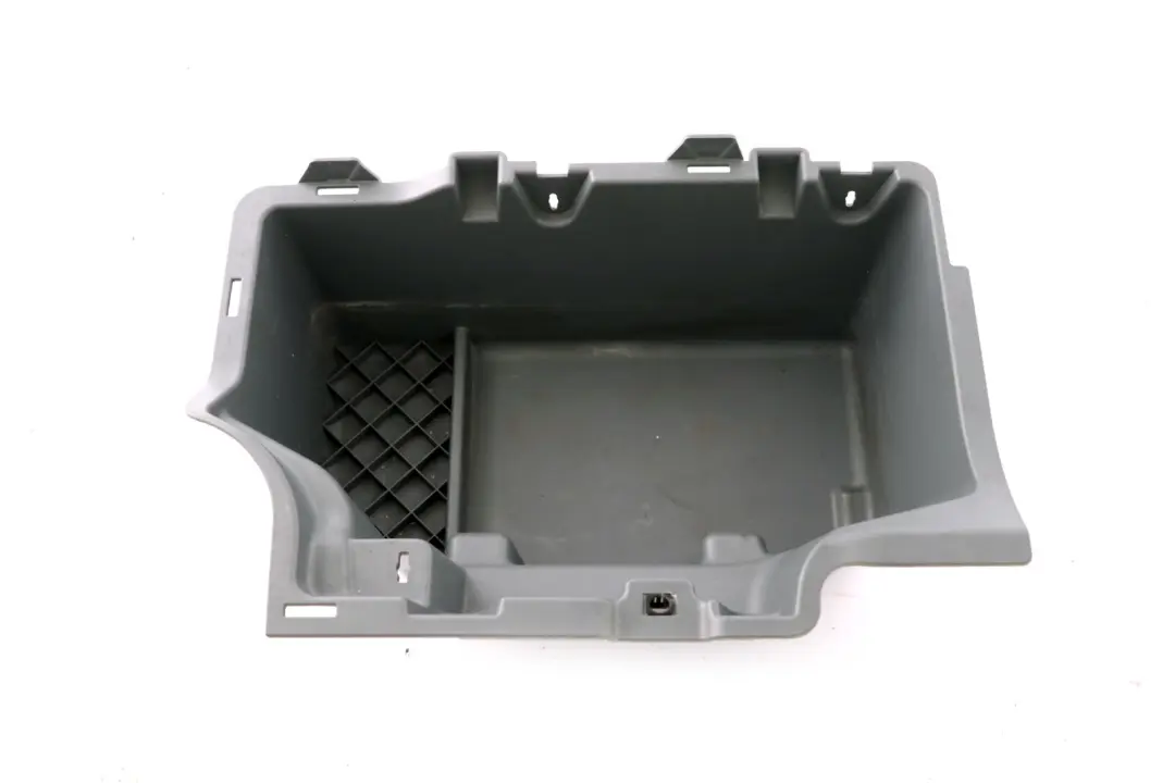 E93N LCI Deposito Ciotola SX Bagagliaio 5147 per BMW E93 con numero di parte 6972551 BMW E93 E93N LCI Deposito Ciotola SX Bagagliaio 5147 - SKU 6972551 - Numero di parte 6972551