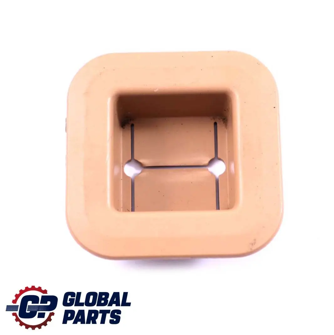 Tapa Fijacion Lazo Trasero Piso Maletero Beige para BMW E70 con número de pieza 6963873 BMW E70 Tapa Fijacion Lazo Trasero Piso Maletero Beige - SKU 6972990 - Número de pieza 6963873