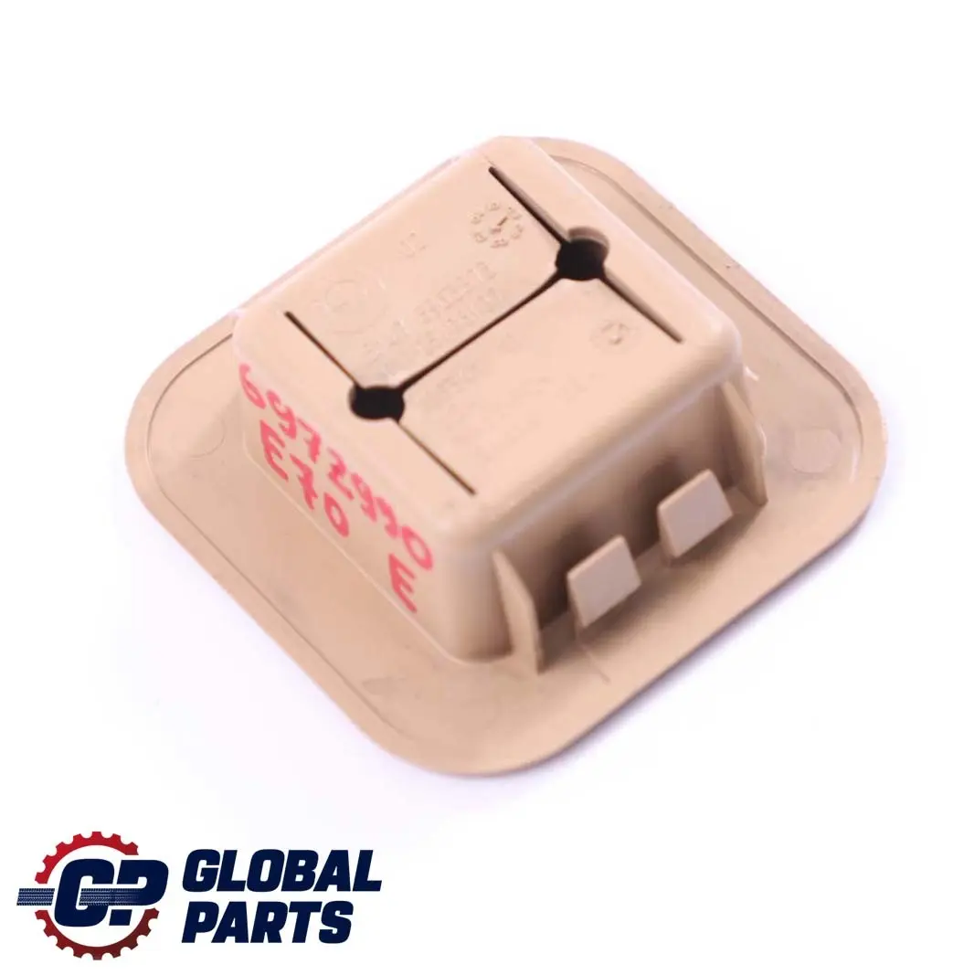 Tapa Fijacion Lazo Trasero Piso Maletero Beige para BMW E70 con número de pieza 6963873 BMW E70 Tapa Fijacion Lazo Trasero Piso Maletero Beige - SKU 6972990 - Número de pieza 6963873