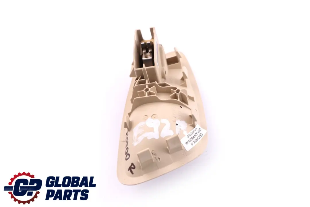 Maniglia interna porta Crema Beige Destra 6975494 per BMW E92 E93 con numero di parte 6975500 BMW E92 E93 Maniglia interna porta Crema Beige Destra 6975494 - SKU 6975500 - Numero di parte 6975500