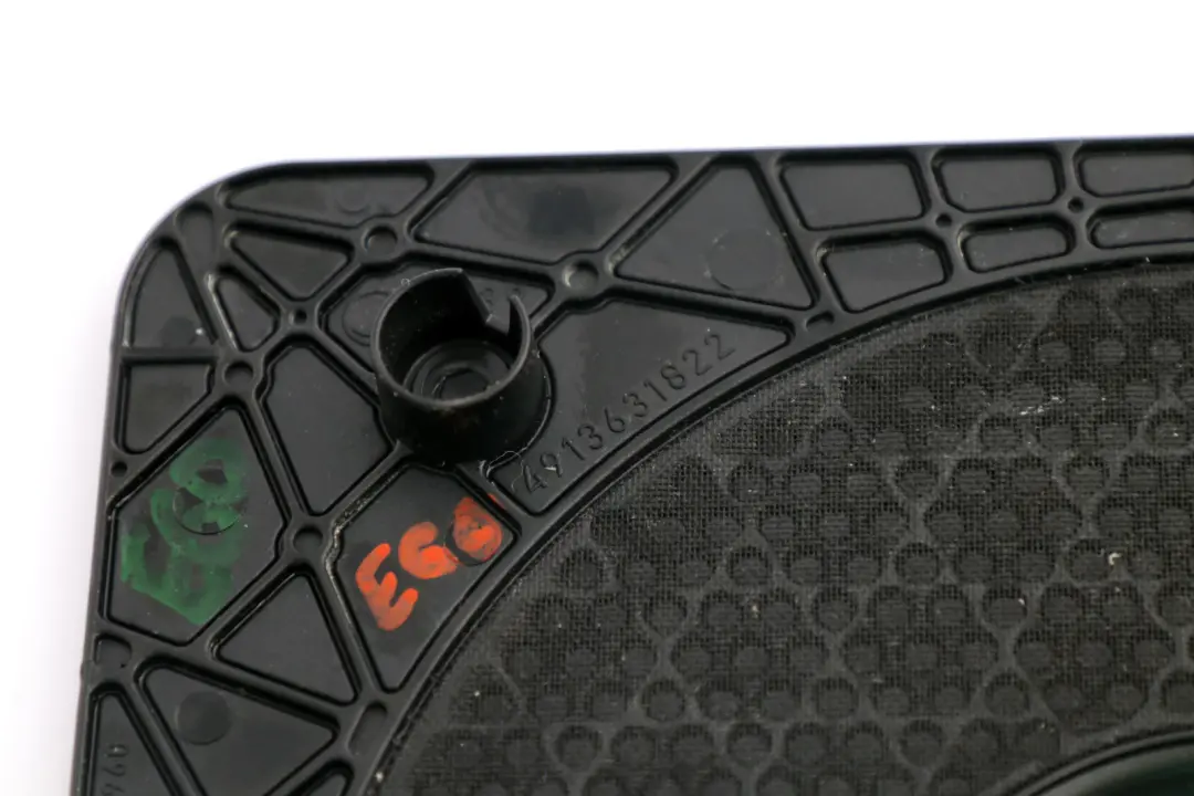 Osłona kratka głośnika maskownica do BMW E60 E61 o numerze 6976960 BMW E60 E61 Osłona kratka głośnika maskownica - SKU 6976960 - Numer Części 6976960