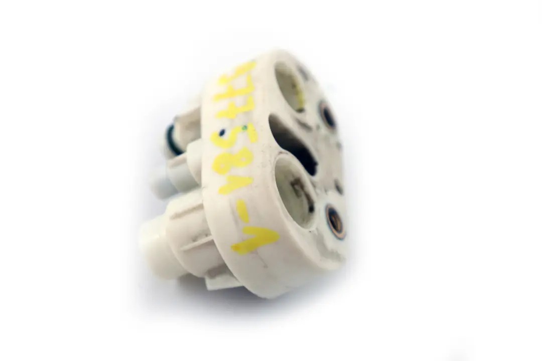 Evaporator Expansion Valve Adapter to Mini Cooper One 1 R50 R52 R53 with Part number 6977581 Mini Cooper One 1 R50 R52 R53 Evaporator Expansion Valve Adapter - SKU 6977581-1 - Part number 6977581