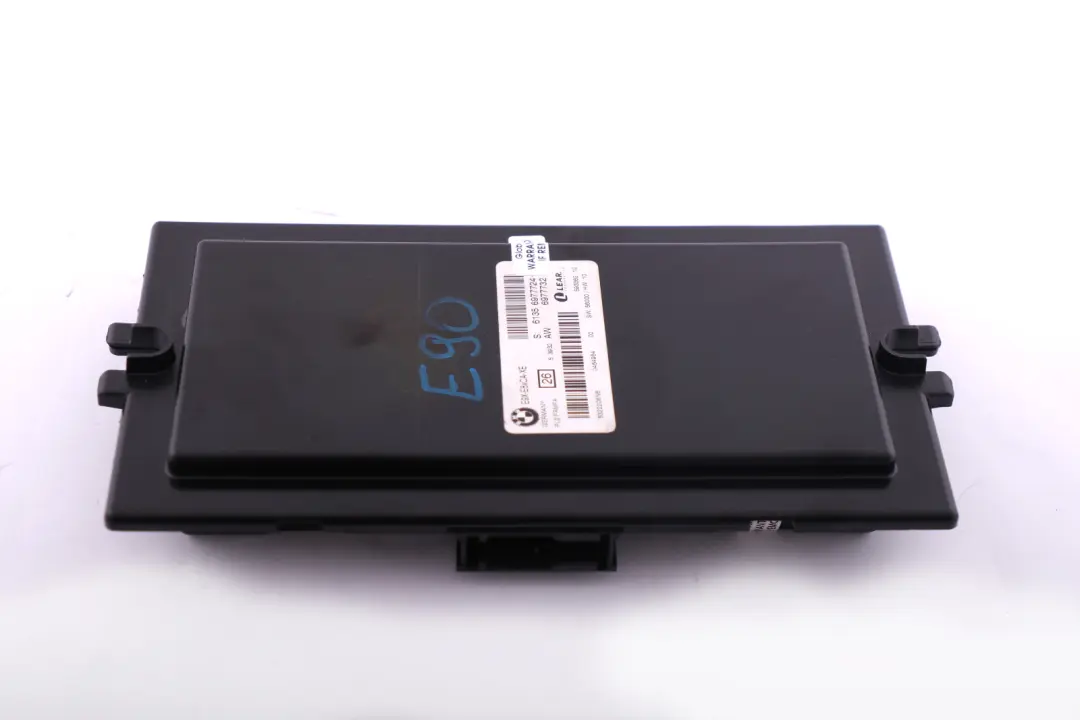 Footwell Light Module Control Unit ECU PL2 FRMFA para BMW E90 Xenon con número de pieza 6977724 BMW E90 Xenon Footwell Light Module Control Unit ECU PL2 FRMFA - SKU 6977724 - Número de pieza 6977724