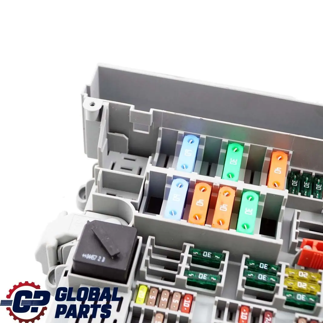 Caja De fusibles De distribucion De energia delantera 6906611 para BMW E87 E90 con número de pieza 9119446 BMW E87 E90 Caja De fusibles De distribucion De energia delantera 6906611 - SKU 6978272 - Número de pieza 9119446