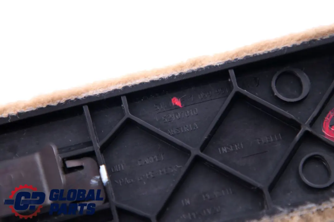 Osłona konsoli środkowej Lewa 7059951 do BMW E60 E61 o numerze 6978633 BMW E60 E61 Osłona konsoli środkowej Lewa 7059951 - SKU 6978633 - Numer Części 6978633