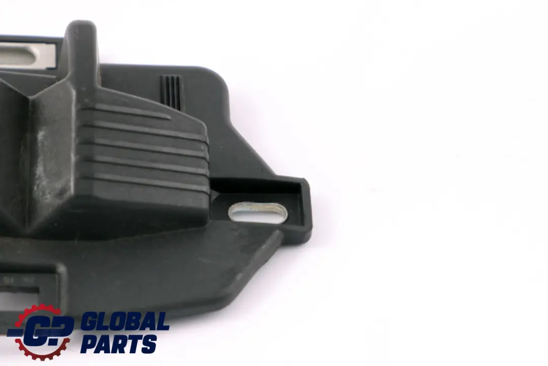 Mocowanie Uchwyt Osłony Bagażnika Prawy do BMW E93 o numerze 6979426 BMW E93 Mocowanie Uchwyt Osłony Bagażnika Prawy - SKU 6979426 - Numer Części 6979426