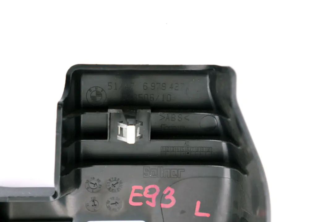 Osłona obudowa bagażnika lewa do BMW E93 o numerze 6979427 BMW E93 Osłona obudowa bagażnika lewa - SKU 6979427 - Numer Części 6979427