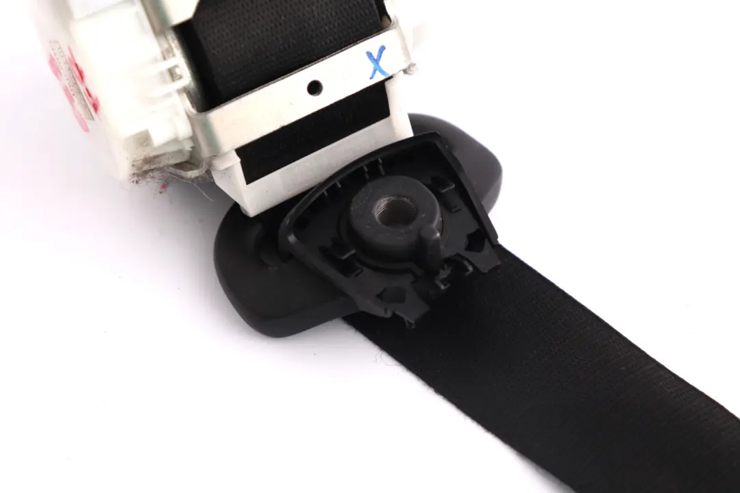 Cintura di Sicurezza Pretensionatore Superiore Frontale Dx per BMW E88 con numero di parte 6981476 BMW E88 Cintura di Sicurezza Pretensionatore Superiore Frontale Dx - SKU 6981476 - Numero di parte 6981476