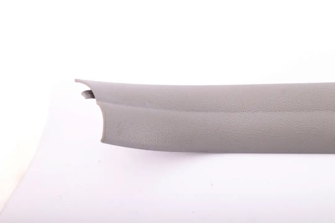 BMW E81 E82 E88 Tapa Entrada Interior Derecha Gris - SKU 6981708 - Número de pieza 7058148