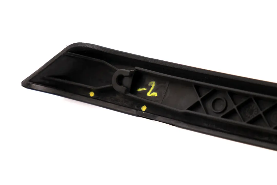 Moldura Puerta Trasera Izquierda Aluminio para BMW E90 E91 con número de pieza 6982473 BMW E90 E91 Moldura Puerta Trasera Izquierda Aluminio - SKU 6982473-2 - Número de pieza 6982473