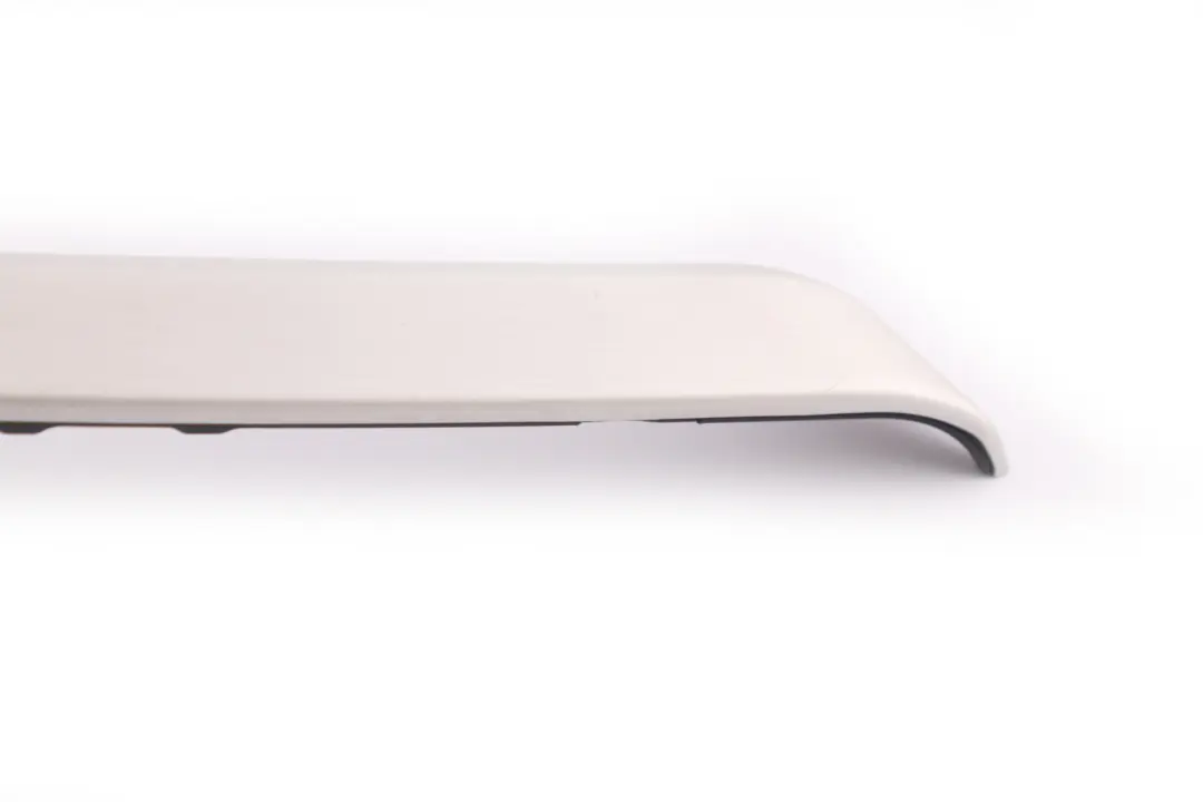 Moldura Puerta Trasera Izquierda Aluminio para BMW E90 E91 con número de pieza 6982473 BMW E90 E91 Moldura Puerta Trasera Izquierda Aluminio - SKU 6982473-2 - Número de pieza 6982473