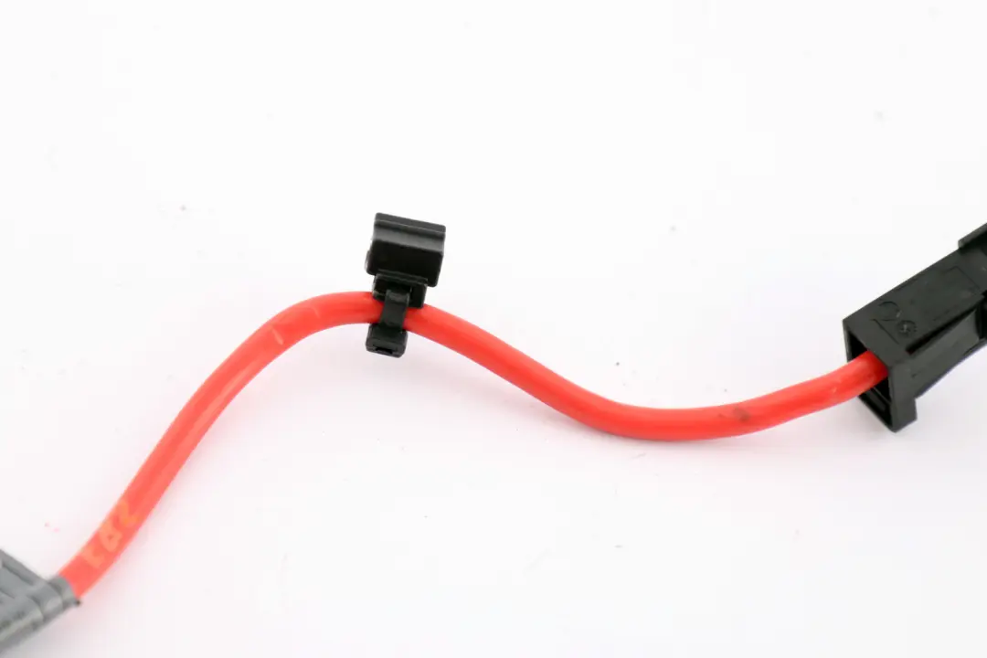 Positive Battery Lead Cable Wire 6112 to BMW 1 Series E82 E88 with Part number 6982652 BMW 1 Series E82 E88 Positive Battery Lead Cable Wire 6112 - SKU 6982652 - Part number 6982652