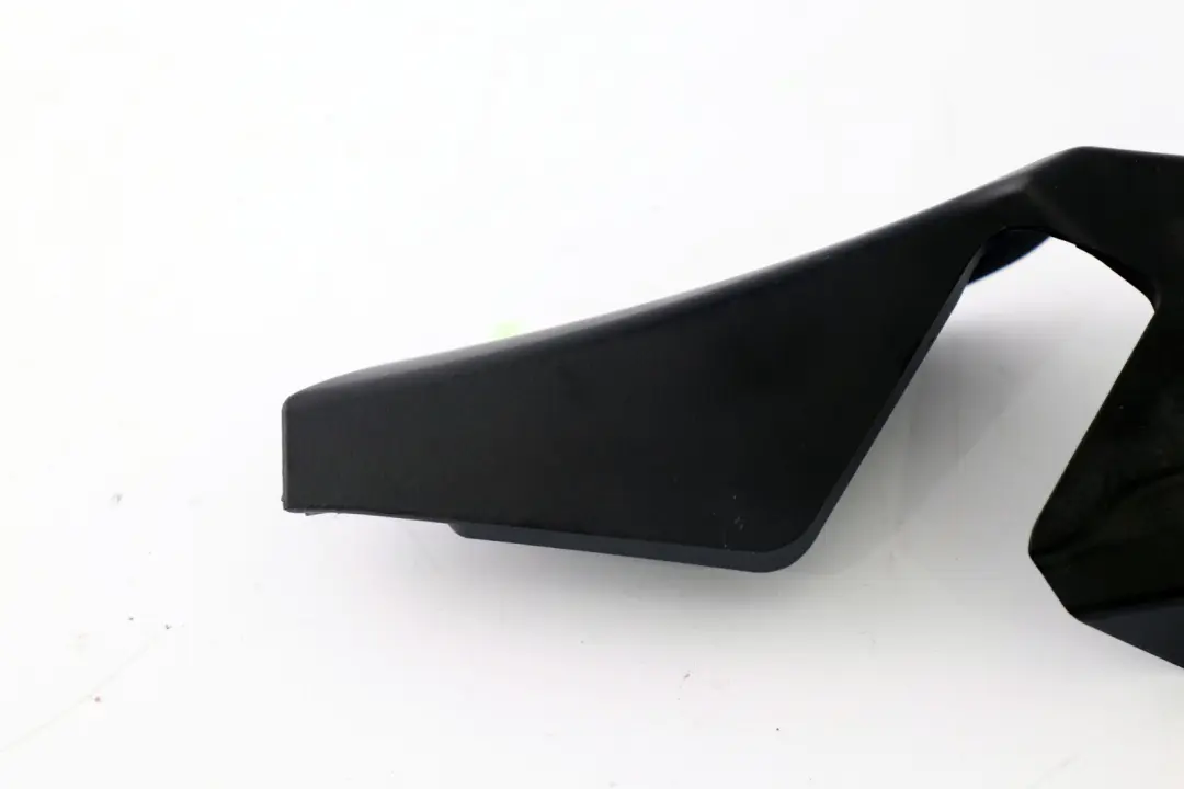 Coperchio Bulkhead Cintura Reel Sinistra Antracite Black N/S per BMW E88 con numero di parte 6983122 BMW E88 Coperchio Bulkhead Cintura Reel Sinistra Antracite Black N/S - SKU 6983121 - Numero di parte 6983122