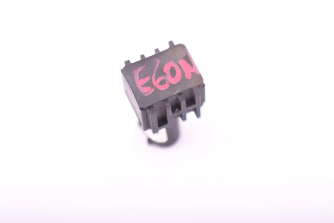 Sensor Hall parachoques frontal 6131 para BMW E60 E61 con número de pieza 7178115 BMW E60 E61 Sensor Hall parachoques frontal 6131 - SKU 6983280 - Número de pieza 7178115