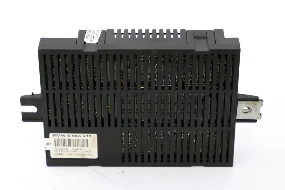 Modulo unità di controllo luci LCM LM E6X MAN. LWR Lear per BMW E60 con numero di parte 6983536 BMW E60 Modulo unità di controllo luci LCM LM E6X MAN. LWR Lear - SKU 6983536 - Numero di parte 6983536