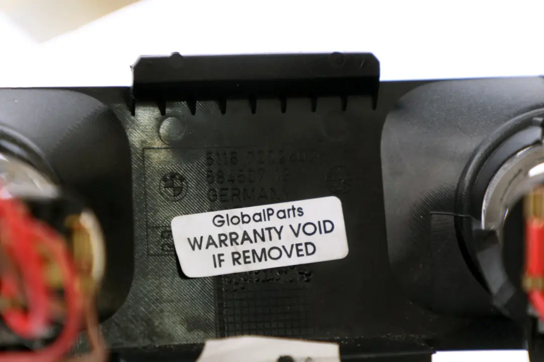 Trim Console Centrale Prese Accendino Posteriore Copertura Argento per BMW E65 E66 con numero di parte 6983820 BMW E65 E66 Trim Console Centrale Prese Accendino Posteriore Copertura Argento - SKU 6983820 - Numero di parte 6983820