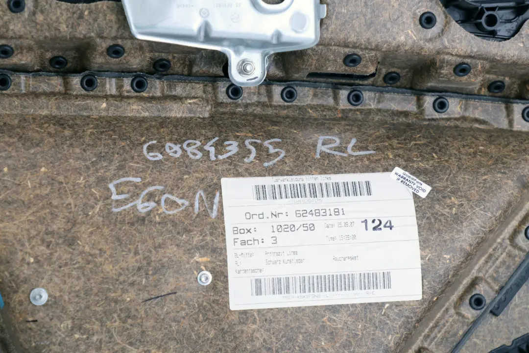 Boczek tapicerka drzwi lewa lewy tył do BMW E60 E61 o numerze 6984355 BMW E60 E61 Boczek tapicerka drzwi lewa lewy tył - SKU 6984355 - Numer Części 6984355