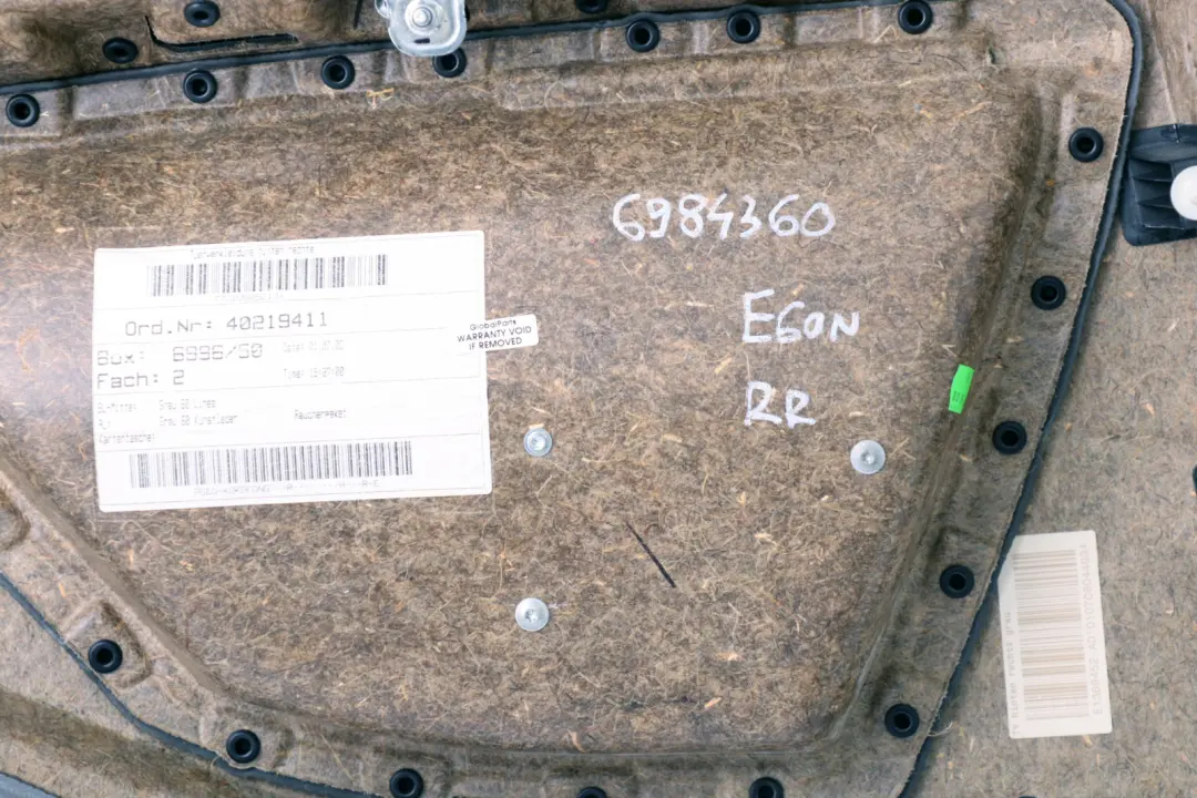 Türverkleidung Stoff Hinten Rechts Grau für BMW 5 er E60 E61 LCI mit Teilenummer 6984360 BMW 5 er E60 E61 LCI Türverkleidung Stoff Hinten Rechts Grau - SKU 6984360 - Teilenummer 6984360