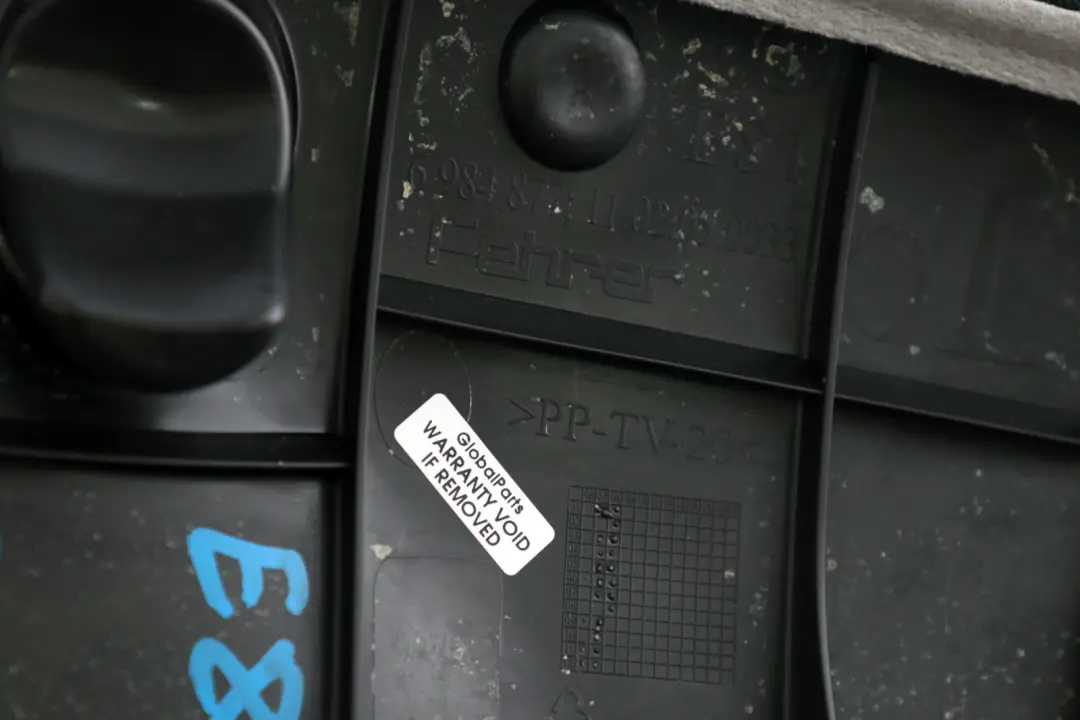 Boczek bok kanapa lewy tył do BMW E81 E82 o numerze 6984877 BMW E81 E82 Boczek bok kanapa lewy tył - SKU 6984877-1 - Numer Części 6984877