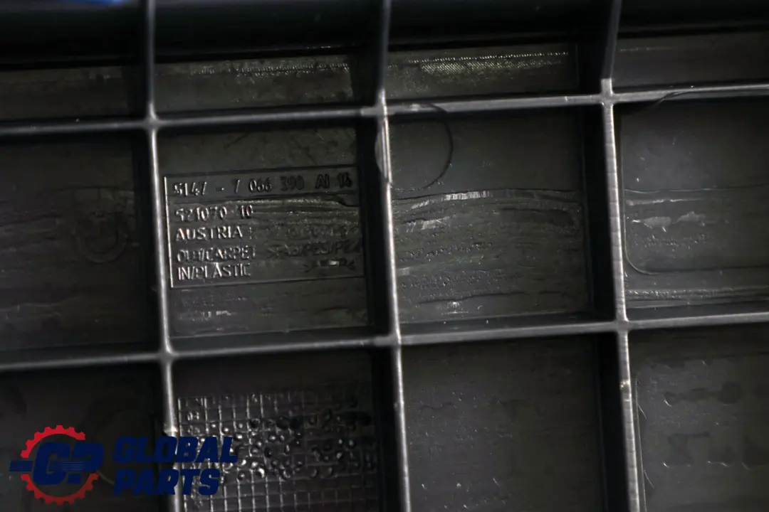 Boot Trunk Lid Cross Member Covering Beige to BMW 5 Series E61 E61N Touring with Part number 6987039 BMW 5 Series E61 E61N Touring Boot Trunk Lid Cross Member Covering Beige - SKU 6987039 - Part number 6987039