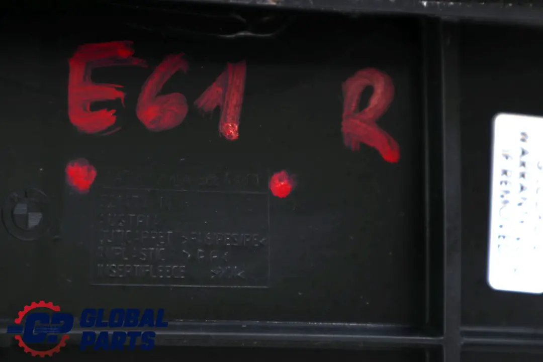 Klappe Gepäckraum Rechts Schwarz Creambeige für BMW 5 er E61 E61N mit Teilenummer 6987043 BMW 5 er E61 E61N Klappe Gepäckraum Rechts Schwarz Creambeige - SKU 6987044 - Teilenummer 6987043