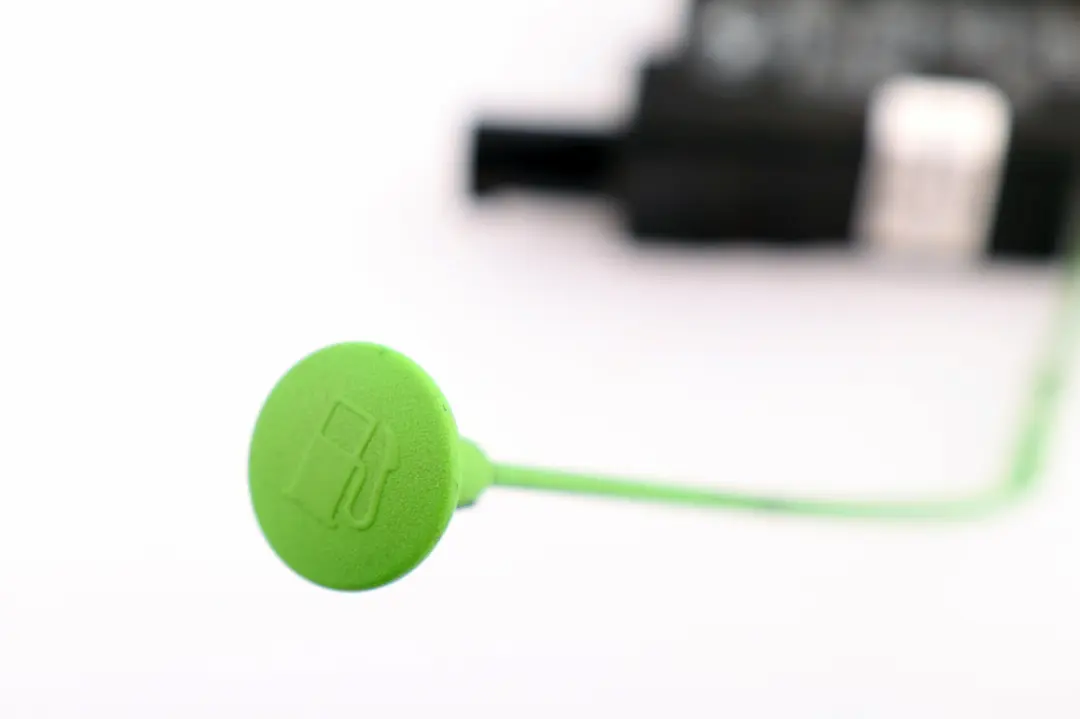 BMW E85 Z4 Siłownik klapki wlewu paliwa - SKU 6987628 - Numer Części 8377426