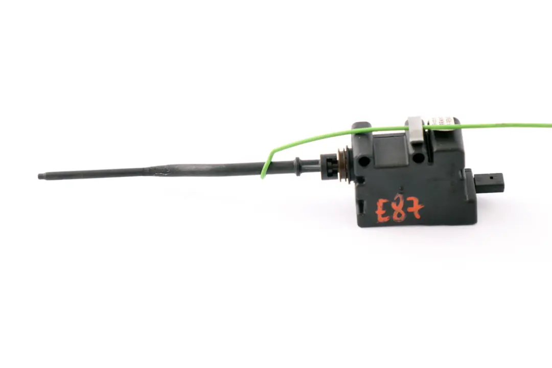 Attuatore Motore Serratura dello Sportello Carburante per BMW E87 con numero di parte 67116987633 BMW E87 Attuatore Motore Serratura dello Sportello Carburante - SKU 6987633 - Numero di parte 67116987633