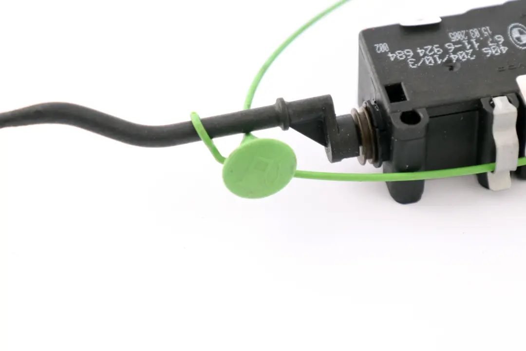 Stellantrieb Einfüllklappe 6711 für BMW E87 mit Teilenummer 67116987633 BMW E87 Stellantrieb Einfüllklappe 6711 - SKU 6987633 - Teilenummer 67116987633