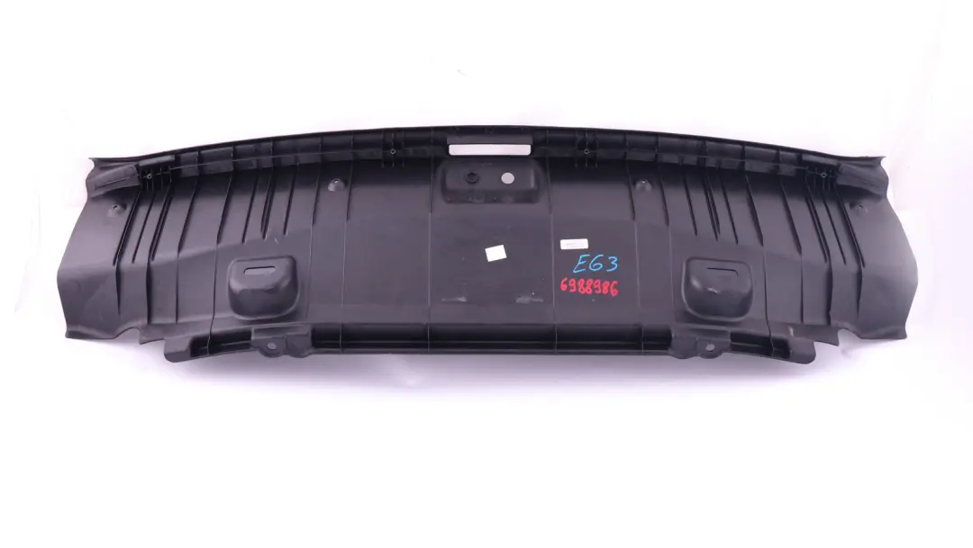 Osłona pasa tylnego bagażnika do BMW E63 E64 o numerze 6988986 BMW E63 E64 Osłona pasa tylnego bagażnika - SKU 6988986 - Numer Części 6988986